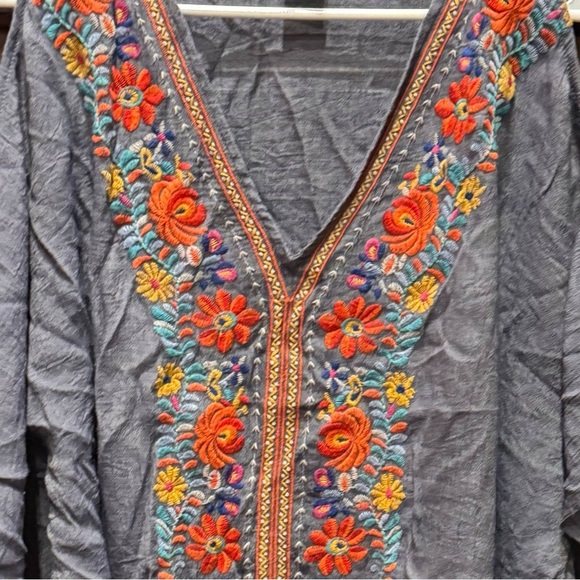 Entro Embroidered Grayish blue Women's Top small / medium - Picture 3 of 5